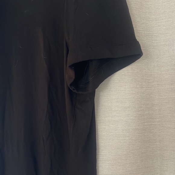 NWT ELLEN TRACY BLACK SCOOP NECK FLOWY TEE - Picture 4 of 5